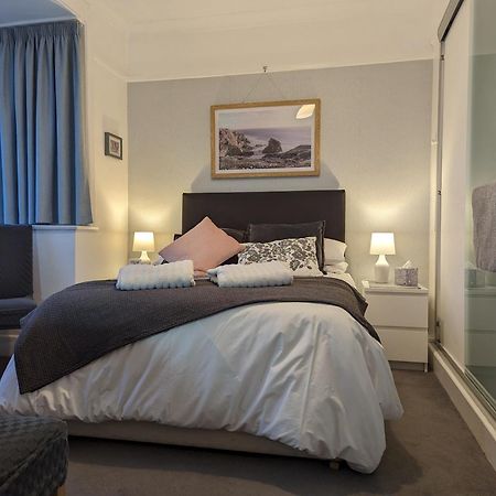 En-Suite Nook Near Forest & Sea, Super Value With Fridge, Microwave And Tv 리밍톤 외부 사진