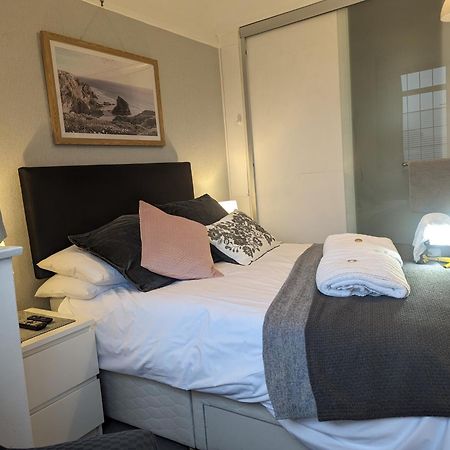 En-Suite Nook Near Forest & Sea, Super Value With Fridge, Microwave And Tv 리밍톤 외부 사진