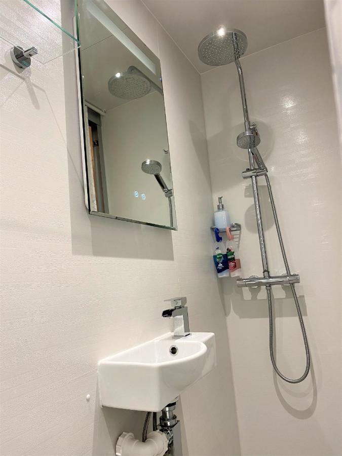 En-Suite Nook Near Forest & Sea, Super Value With Fridge, Microwave And Tv 리밍톤 외부 사진