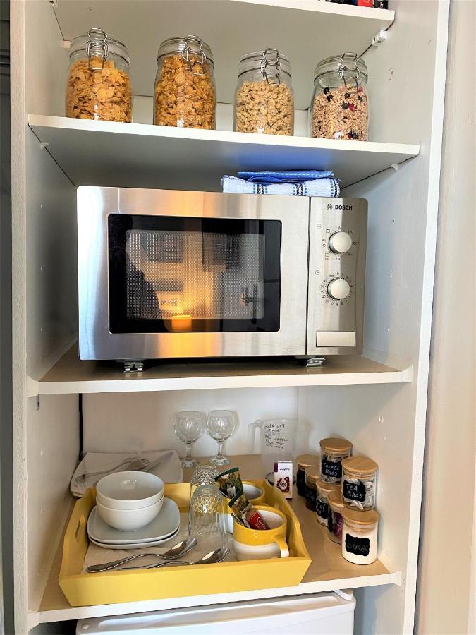 En-Suite Nook Near Forest & Sea, Super Value With Fridge, Microwave And Tv 리밍톤 외부 사진