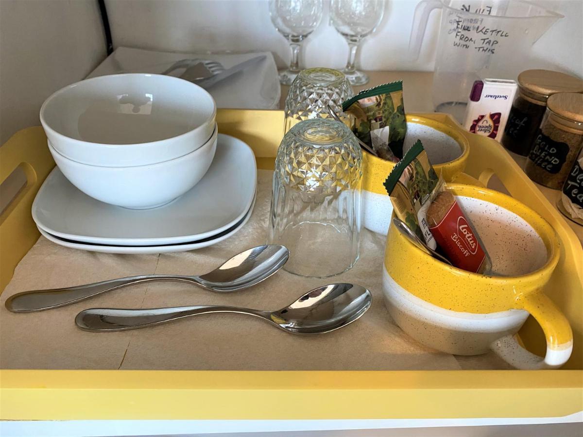 En-Suite Nook Near Forest & Sea, Super Value With Fridge, Microwave And Tv 리밍톤 외부 사진